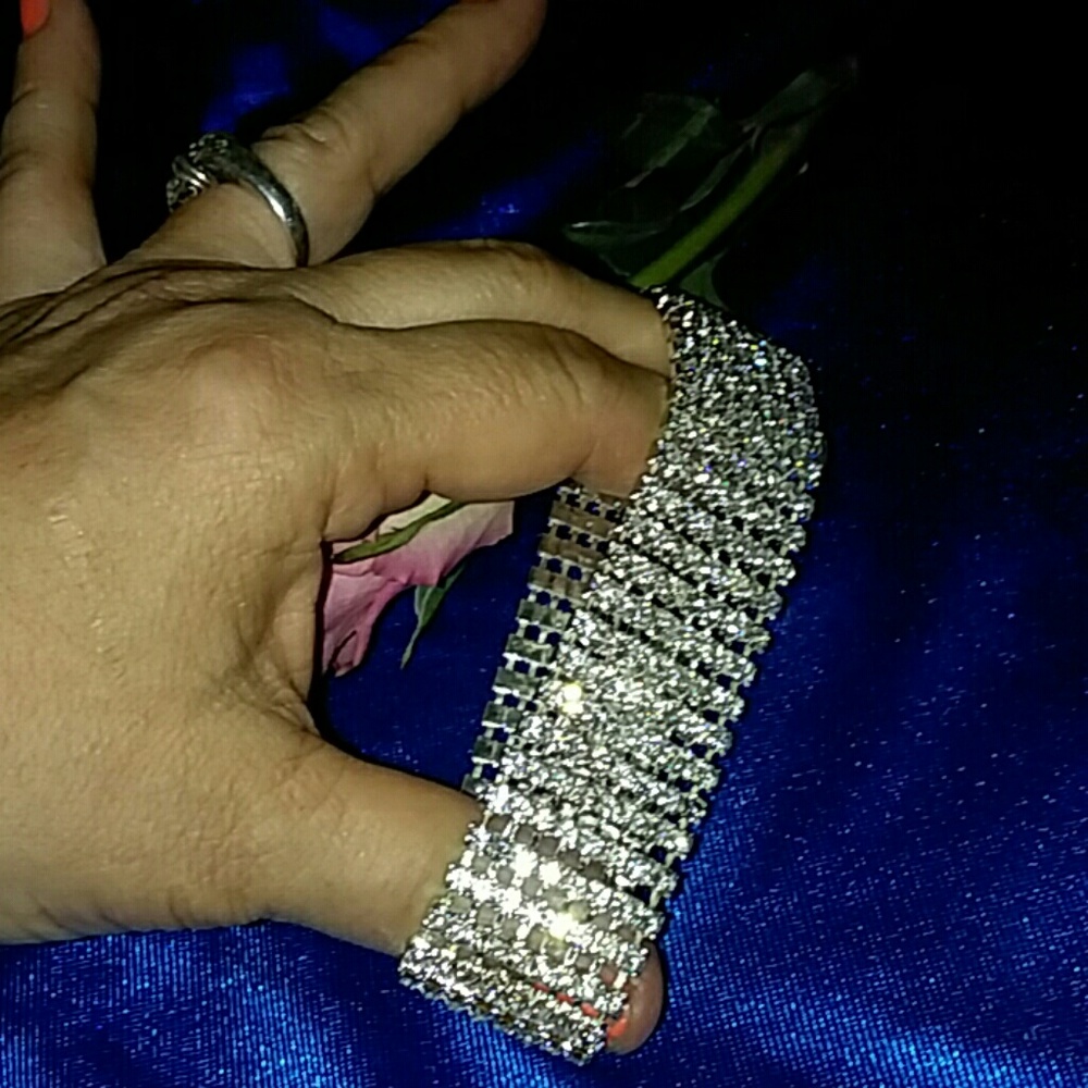 Beautiful Stretch Rhinestone Bracelet - Picture 5 of 5